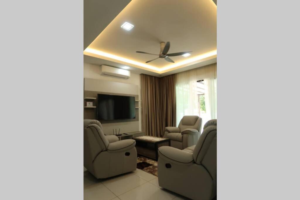 Promo Private Luxurious Nilai Vacation Home Exterior photo
