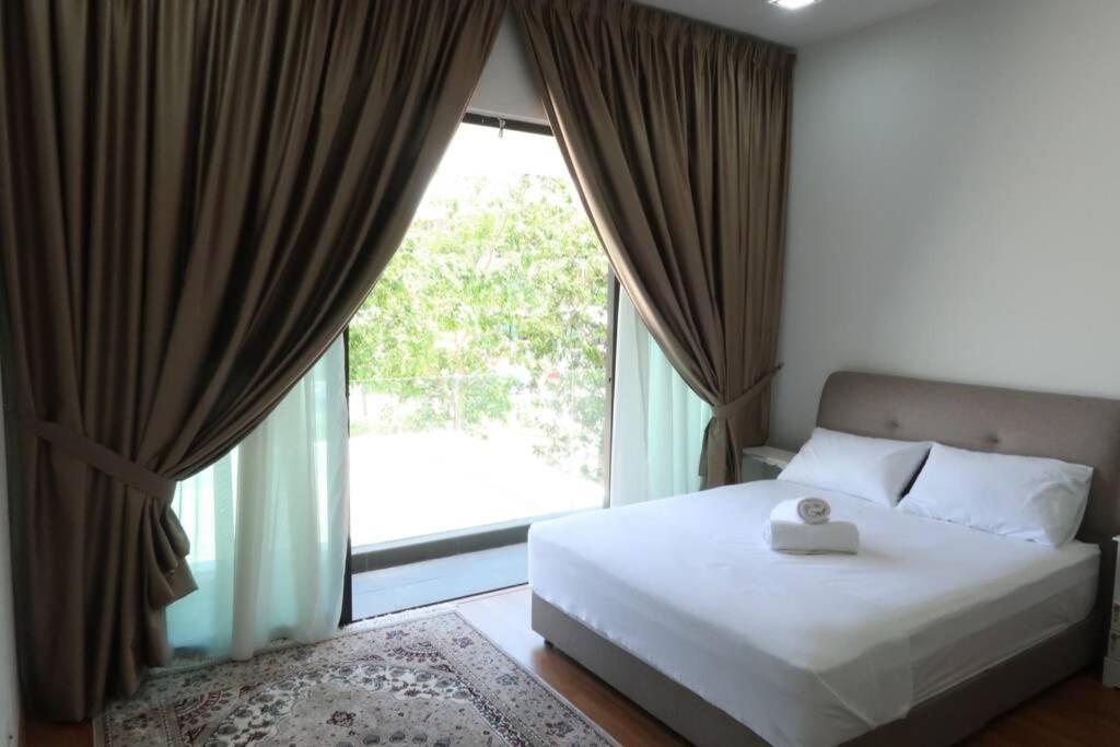 Promo Private Luxurious Nilai Vacation Home Exterior photo