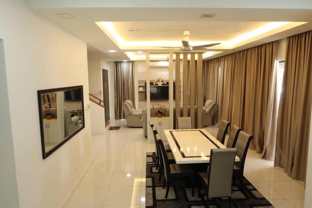 Promo Private Luxurious Nilai Vacation Home Exterior photo