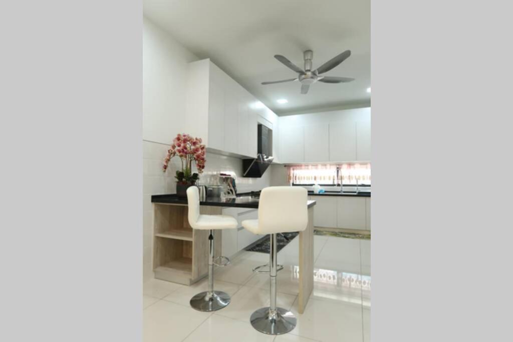 Promo Private Luxurious Nilai Vacation Home Exterior photo