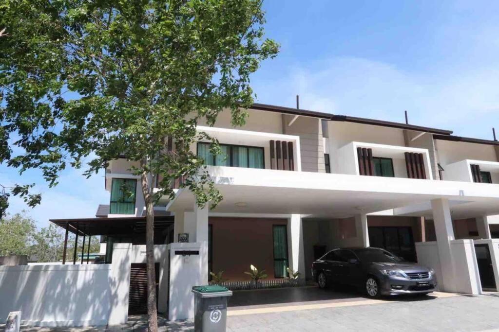 Promo Private Luxurious Nilai Vacation Home Exterior photo