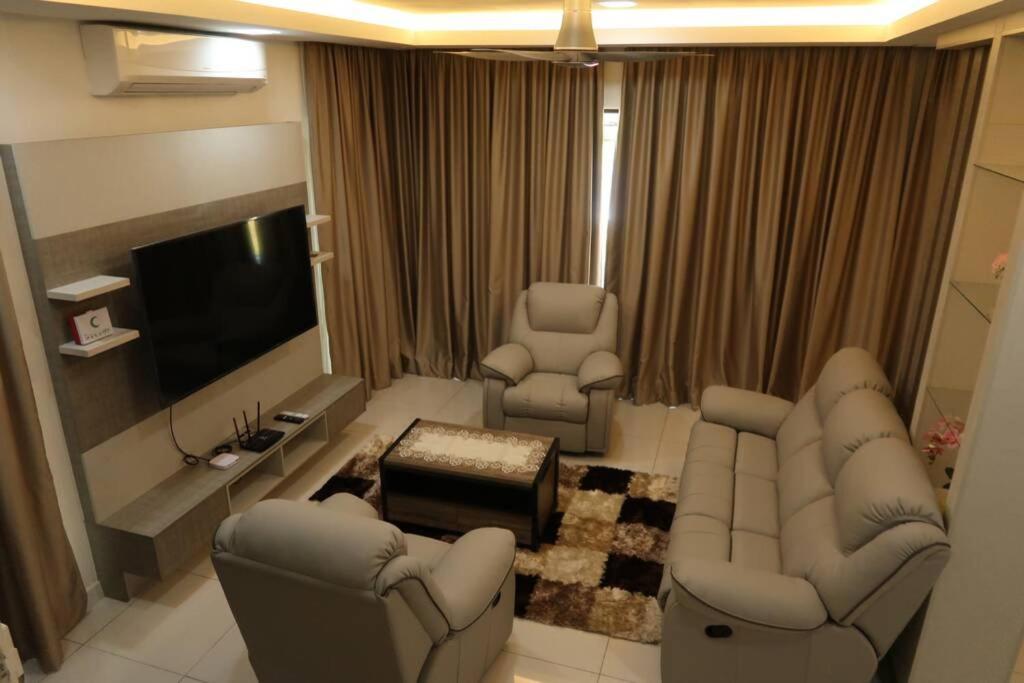 Promo Private Luxurious Nilai Vacation Home Exterior photo